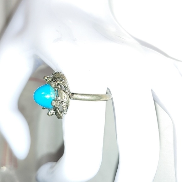 Round Turquoise Ring - Picture 2 of 3